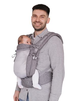 padre porteando en la mochila ergonomica love and carry con detalle del panel transpirable